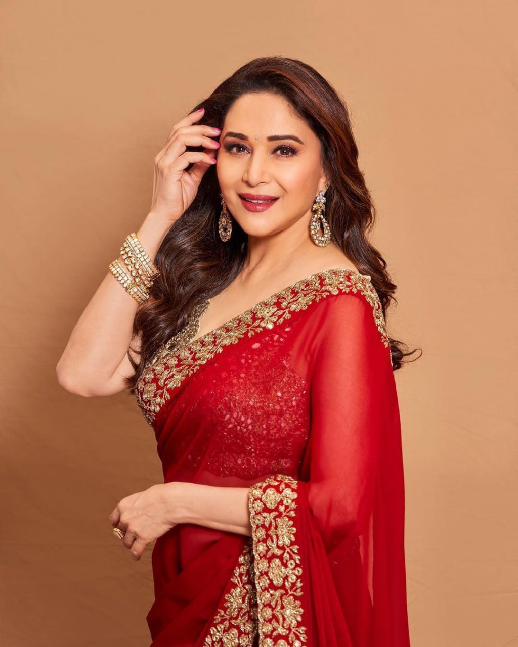 Bollywood Actress Madhuri Dixit Wear Red Saree