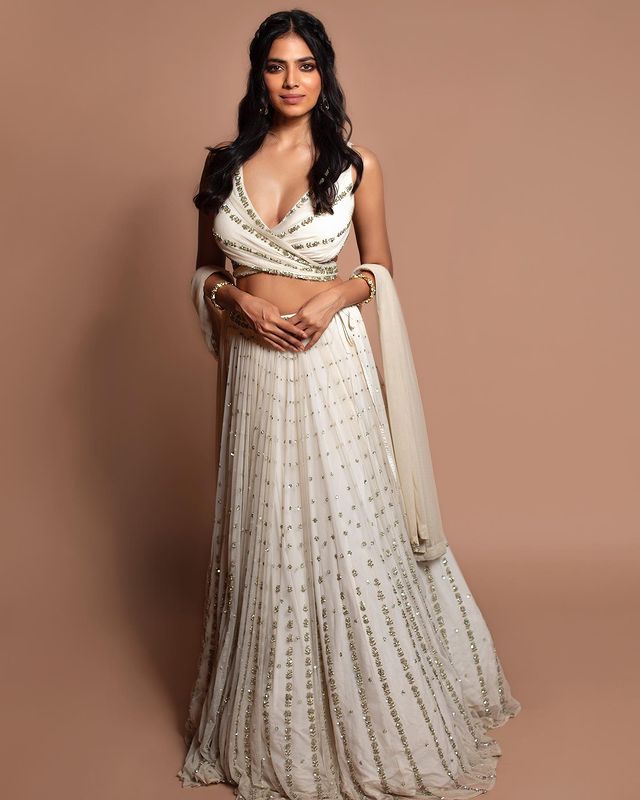 Elegant Off White Georgette Lehenga Choli with Sequined Border Dupatta