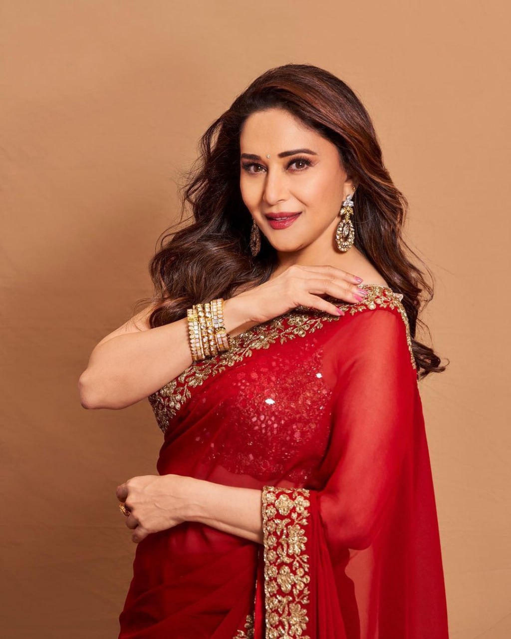 Bollywood Actress Madhuri Dixit Wear Red Saree